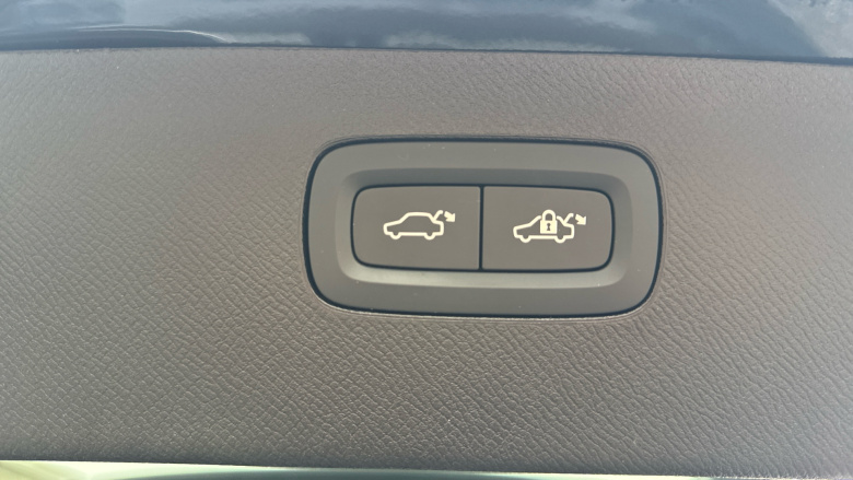 Volvo XC90 2.0 T8 PHEV Plus Dark 5dr AWD Geartronic Estate